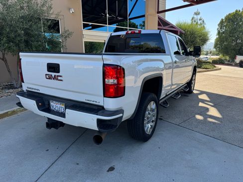 Used 2019 GMC Sierra 2500 Denali w/ Duramax Plus Package AWD/4WD image 5