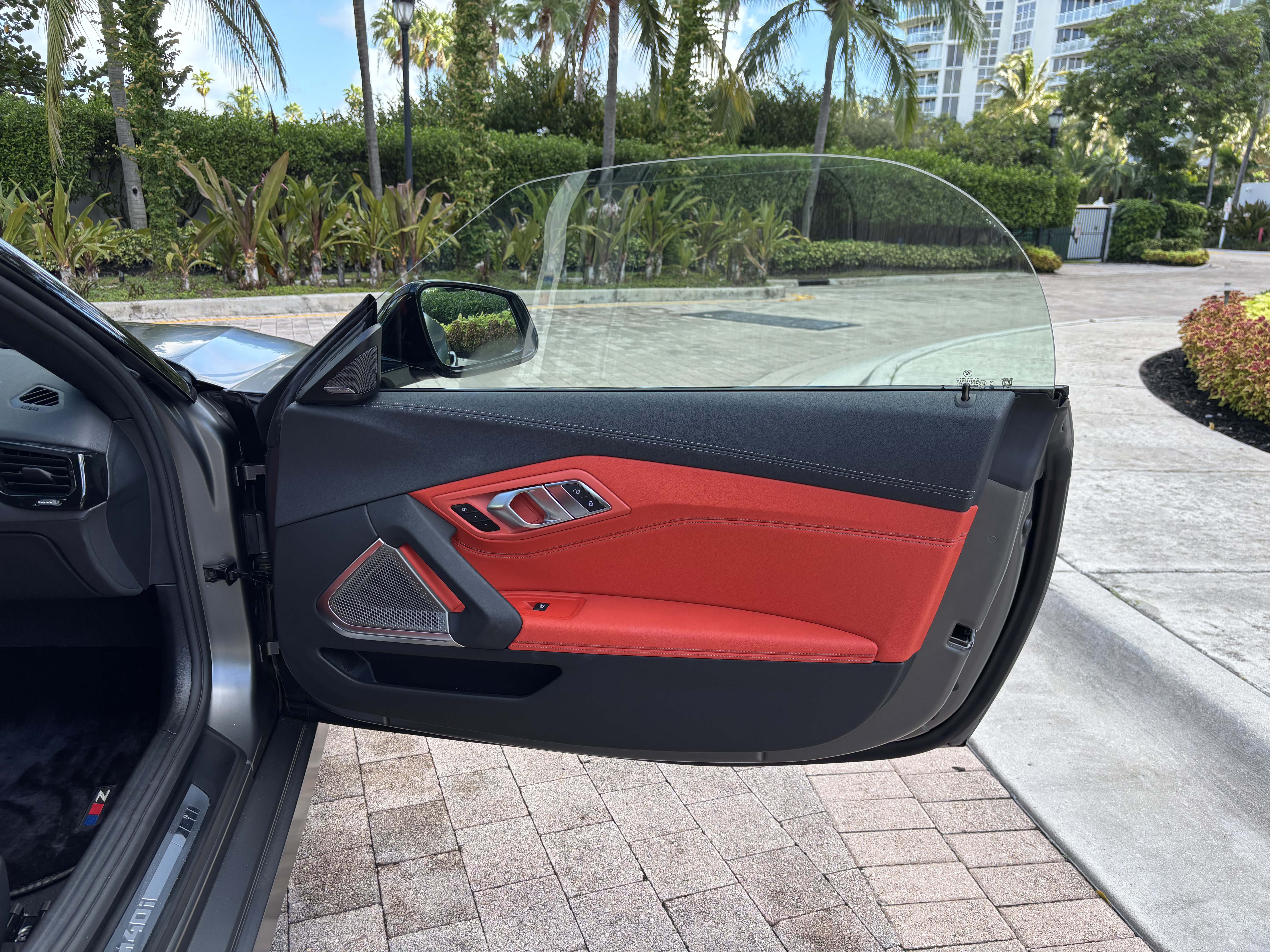 Used 2025 BMW Z4 M40i w/ Edition RWD image 14