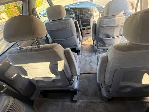 Used 2000 Toyota Sienna LE image 12