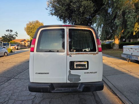 Used 2005 Chevrolet Express 2500 image 5