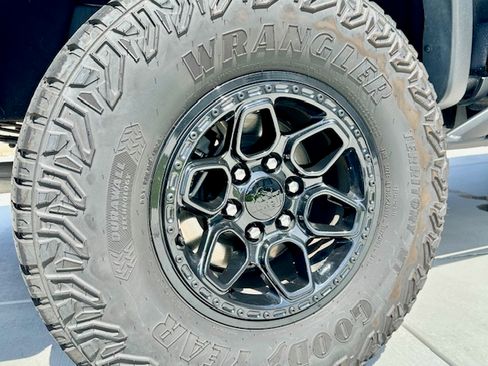 Used 2024 Chevrolet Colorado ZR2 w/ ZR2 Bison Edition image 11