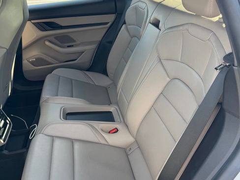 Used 2021 Porsche Taycan image 11