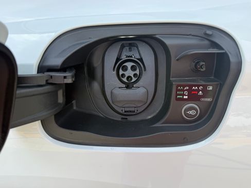 Used 2025 Audi Q6 e-tron Premium Plus w/ Premium Plus RWD image 13