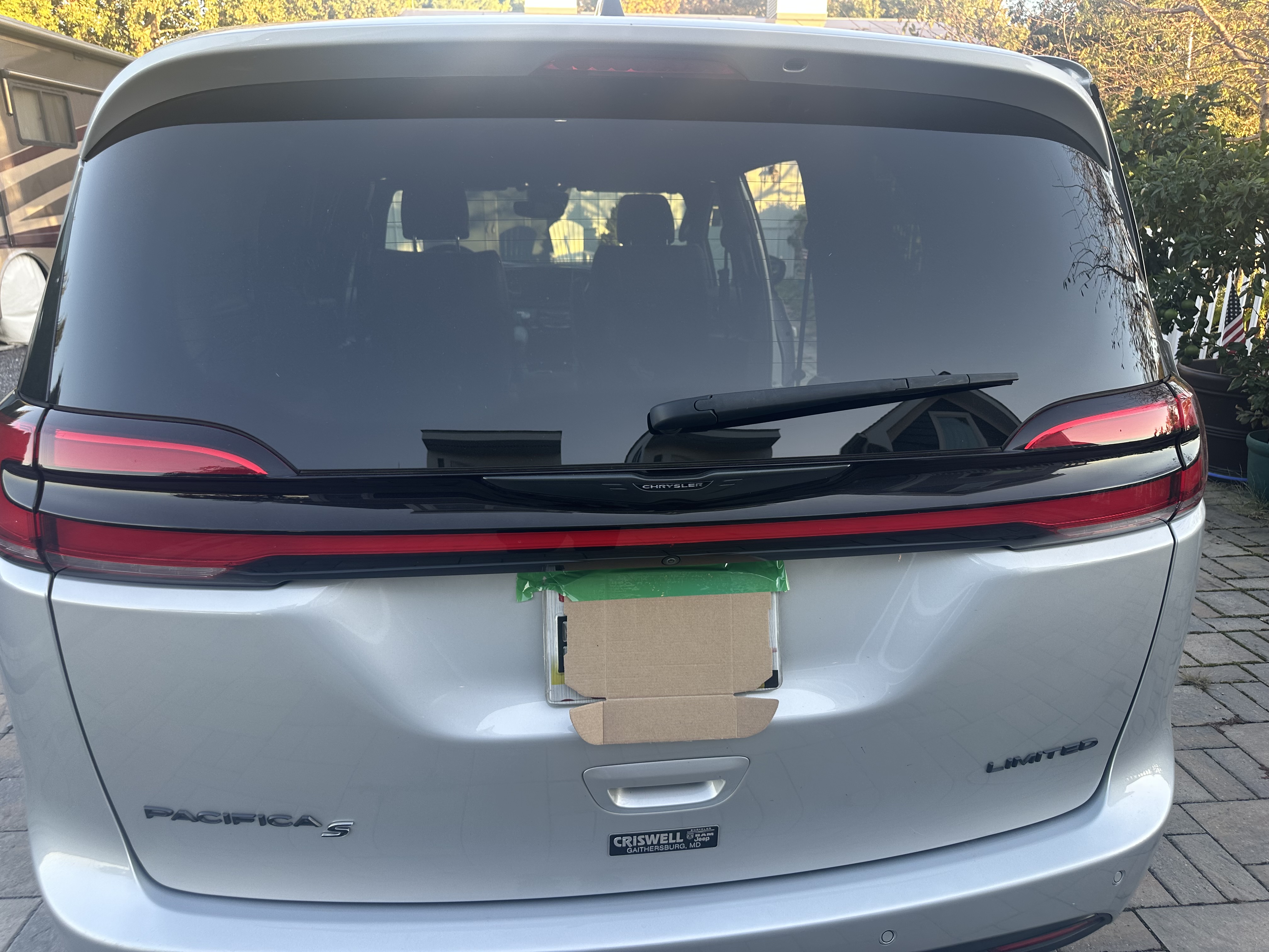 Used 2024 Chrysler Pacifica Limited w/ S Appearance Package FWD image 4
