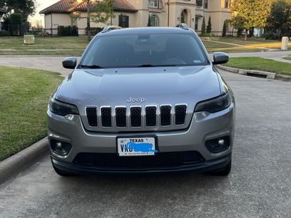 Used 2019 Jeep Cherokee Latitude w/ Popular Appearance Group