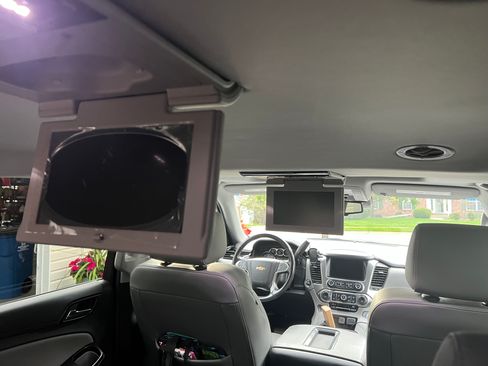 Used 2020 Chevrolet Suburban LT image 11