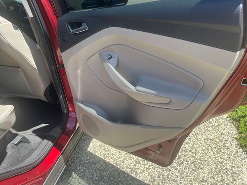 Used 2018 Ford Escape Titanium w/ Ford Safe & Smart Package AWD/4WD image 12