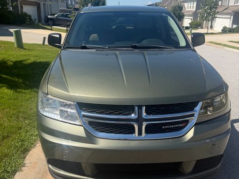 Used 2017 Dodge Journey SE w/ Flexible Seating Group FWD image 2
