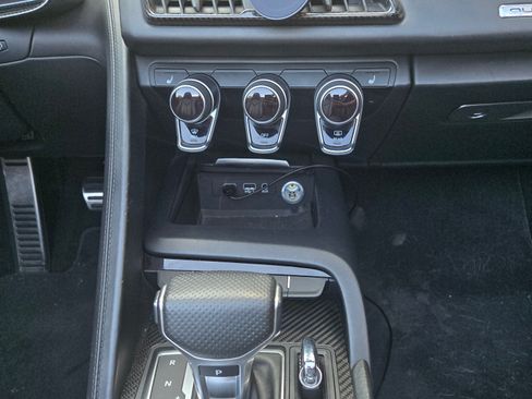 Used 2018 Audi R8 V10 w/ Carbon Exterior Package image 19