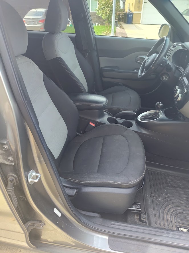Used 2015 Kia Soul + FWD image 9