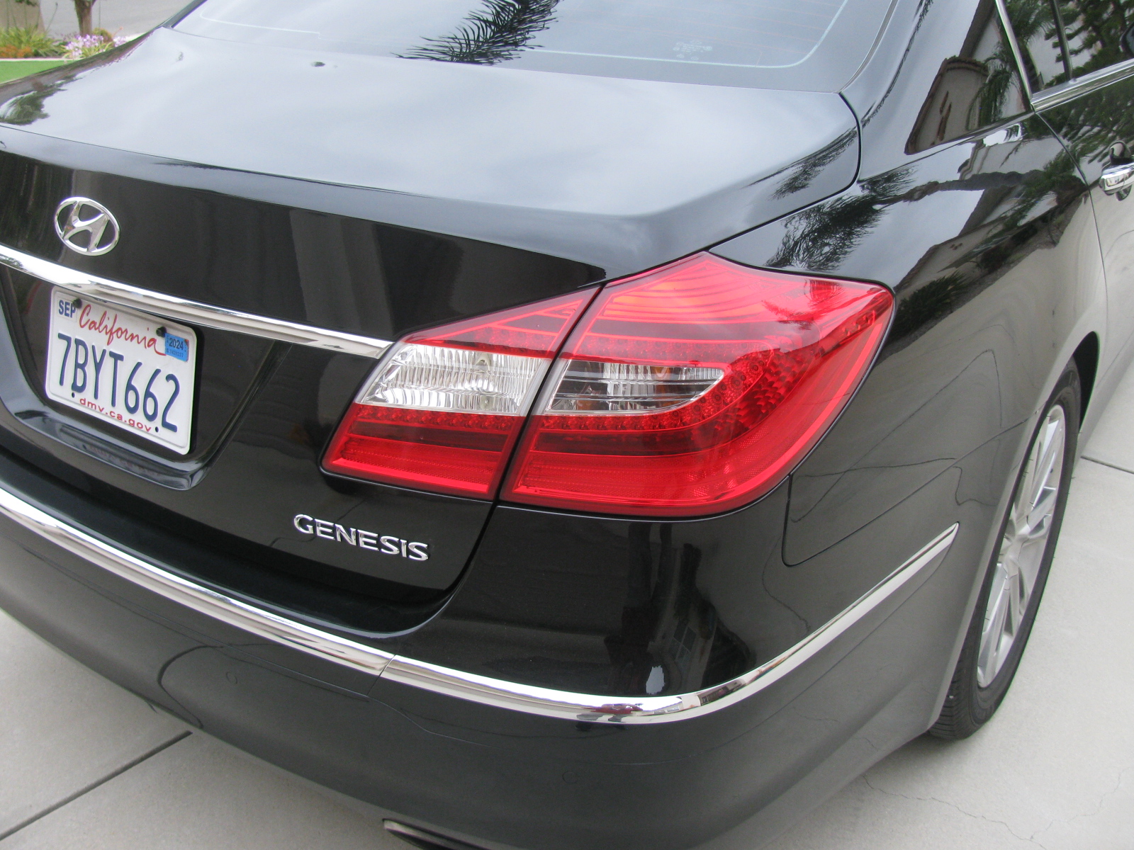 Used 2013 Hyundai Genesis 3.8 w/ Technology Pkg RWD image 17
