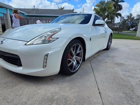 Used 2014 Nissan 370Z Touring w/ Sport Package image 9