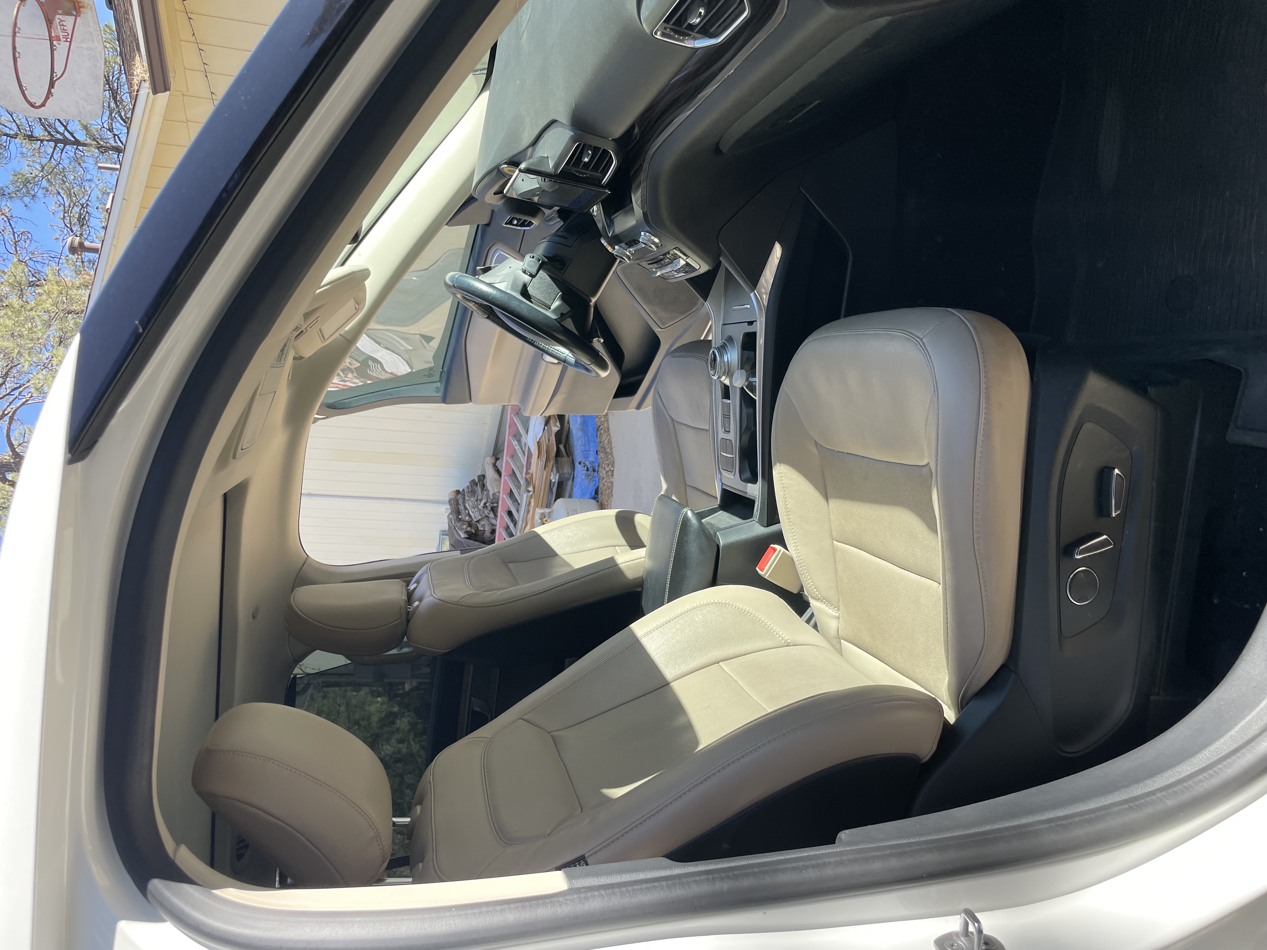Used 2020 Ford Explorer Limited w/ Hybrid Equipment Group 310A RWD image 15
