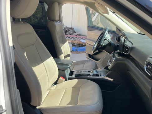 Used 2020 Ford Explorer Limited w/ Hybrid Equipment Group 310A RWD image 15