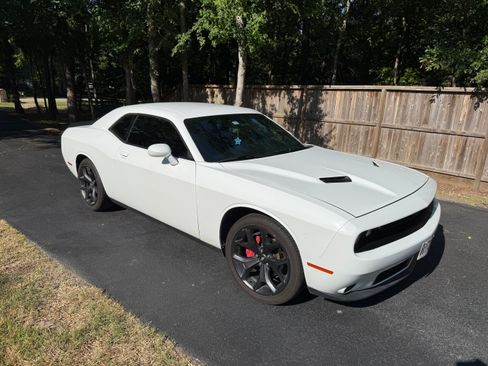 Used 2020 Dodge Challenger SXT w/ Blacktop Package RWD image 1