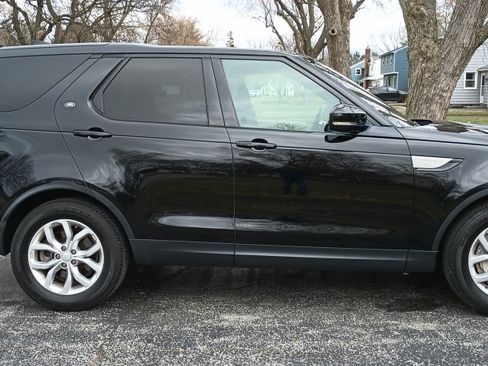 Used 2020 Land Rover Discovery SE image 12