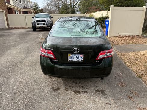 Used 2010 Toyota Camry LE FWD image 4