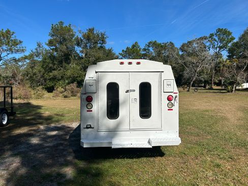 Used 2004 Ford E-350 and Econoline 350 Super Duty image 4
