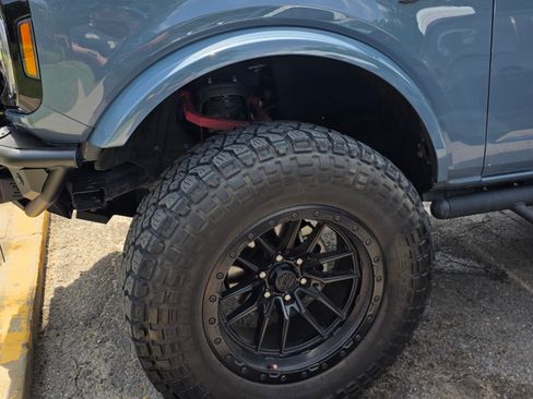 Used 2023 Ford Bronco Outer Banks AWD/4WD image 2