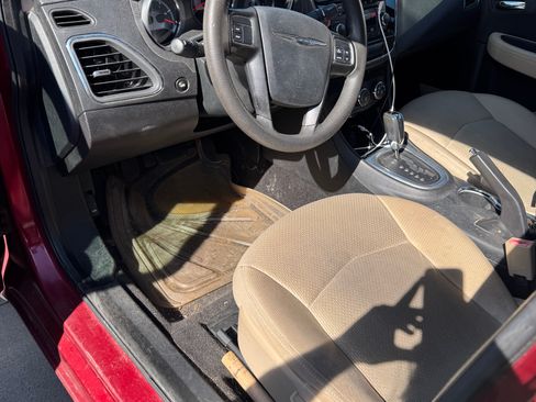 Used 2011 Chrysler 200 LX image 20