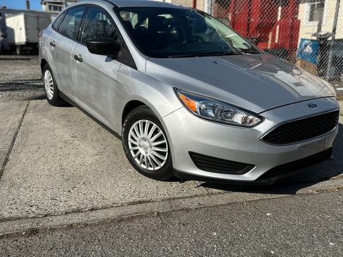 Used 2018 Ford Focus S image 4