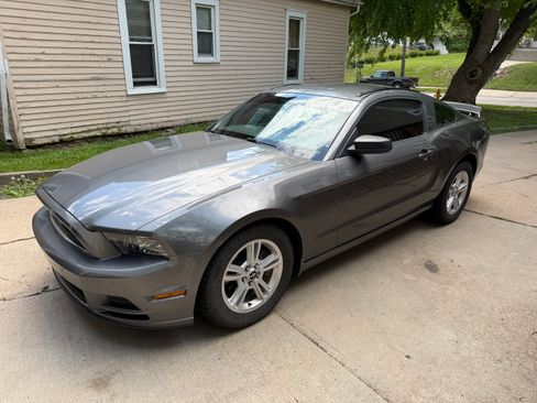 Used 2013 Ford Mustang Coupe RWD image 10