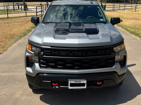 Used 2024 Chevrolet Silverado 1500 Custom Trail Boss w/ LPO, Dark Essentials Package AWD/4WD image 2