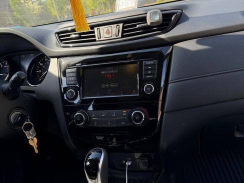 Used 2018 Nissan Rogue S AWD/4WD image 8