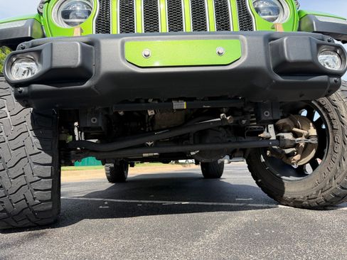 Used 2020 Jeep Wrangler Unlimited Sahara AWD/4WD image 8