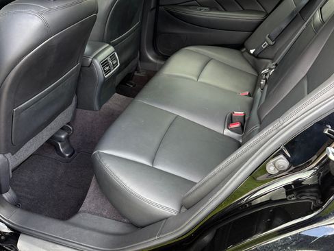 Used 2019 INFINITI Q50 Luxe w/ Essential Package (3.0T Luxe) AWD/4WD image 5