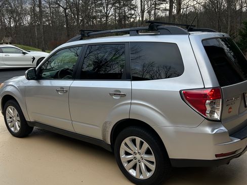 Used 2011 Subaru Forester 2.5X Premium w/ All-Weather Pkg image 10
