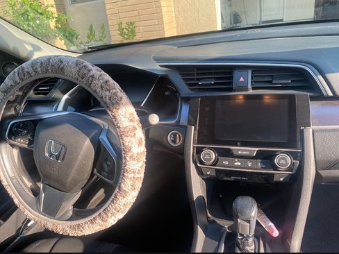 Used 2018 Honda Civic EX-T image 9