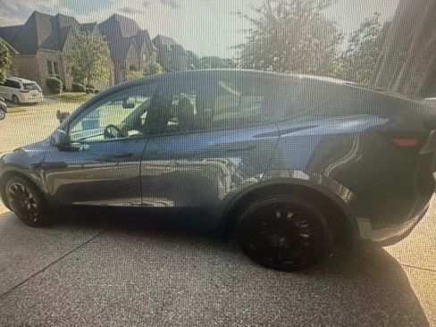 Used 2023 Tesla Model Y Long Range AWD/4WD image 5