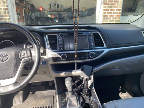 Used 2019 Toyota Highlander Limited Platinum image 13