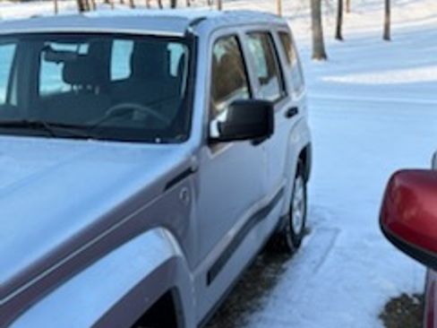 Used 2012 Jeep Liberty Sport image 5