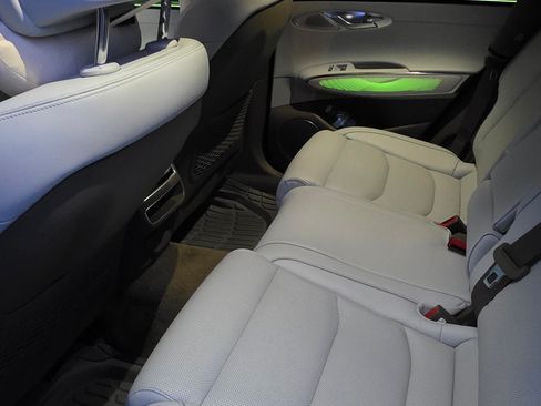 Used 2026 Genesis GV70 2.5T Advanced image 8