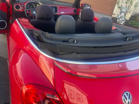 Used 2013 Volkswagen Beetle 2.5 image 2