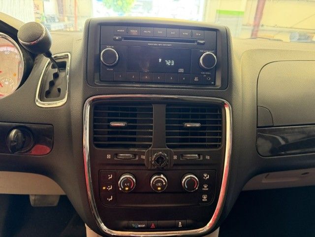 Used 2016 Dodge Grand Caravan American Value Package FWD image 12