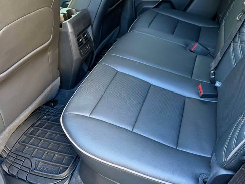 Used 2023 GMC Canyon Denali image 8