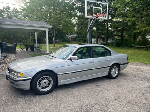 Used 2001 BMW 740i image 1