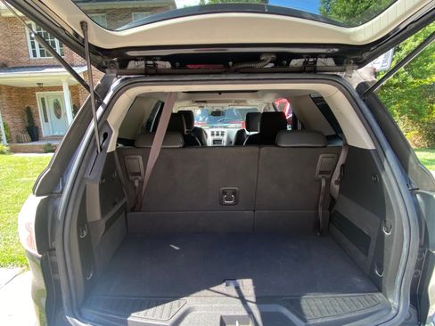 Used 2011 GMC Acadia SLT AWD/4WD image 16