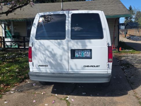 Used 2001 Chevrolet Astro image 8