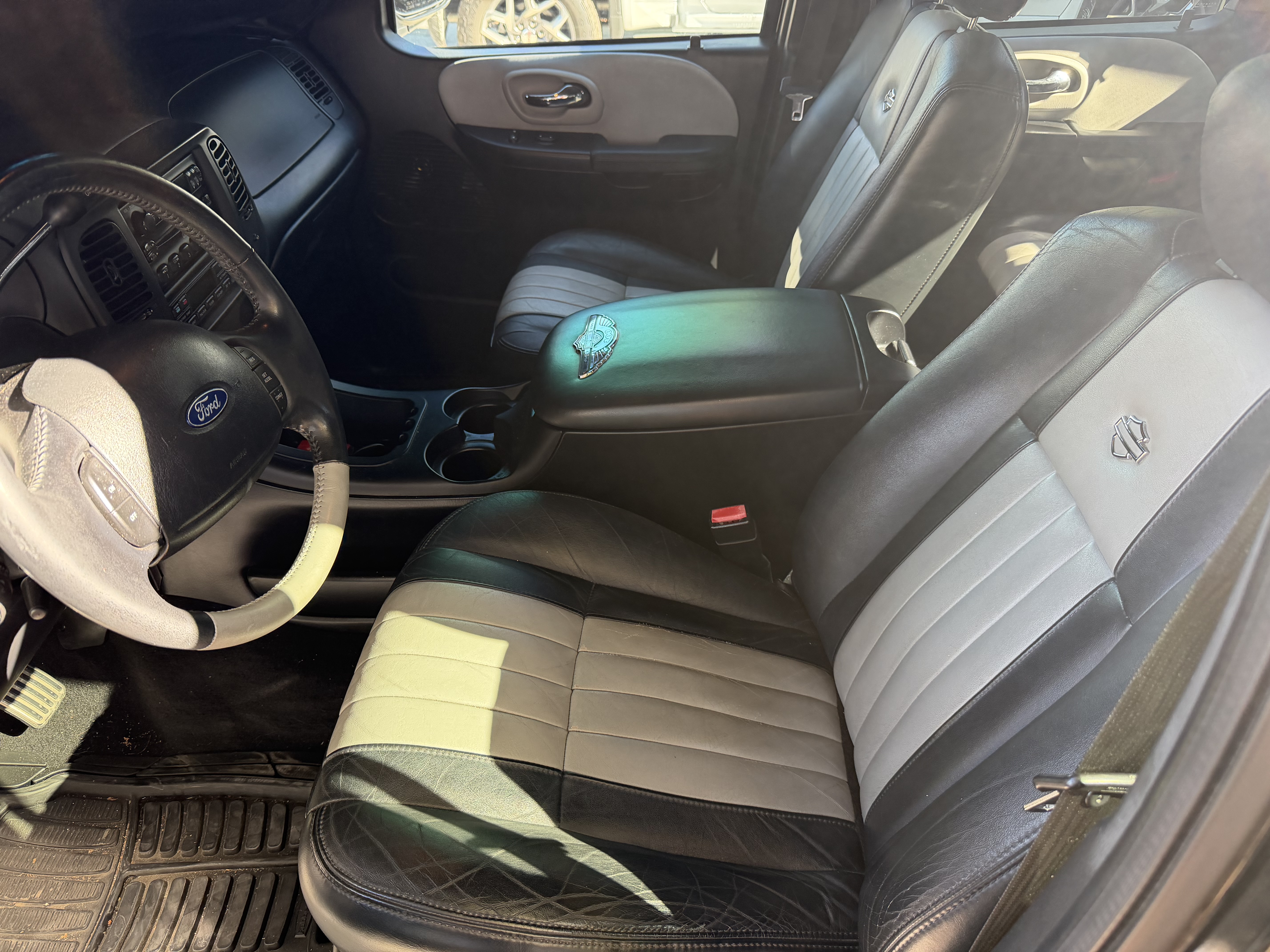 Used 2003 Ford F150 Harley-Davidson RWD image 2