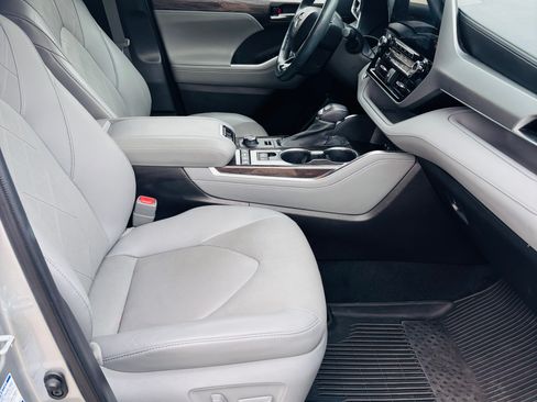 Used 2021 Toyota Highlander Platinum image 22