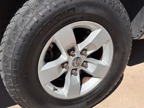 Used 2019 RAM 1500 Classic SLT w/ Luxury Group image 17