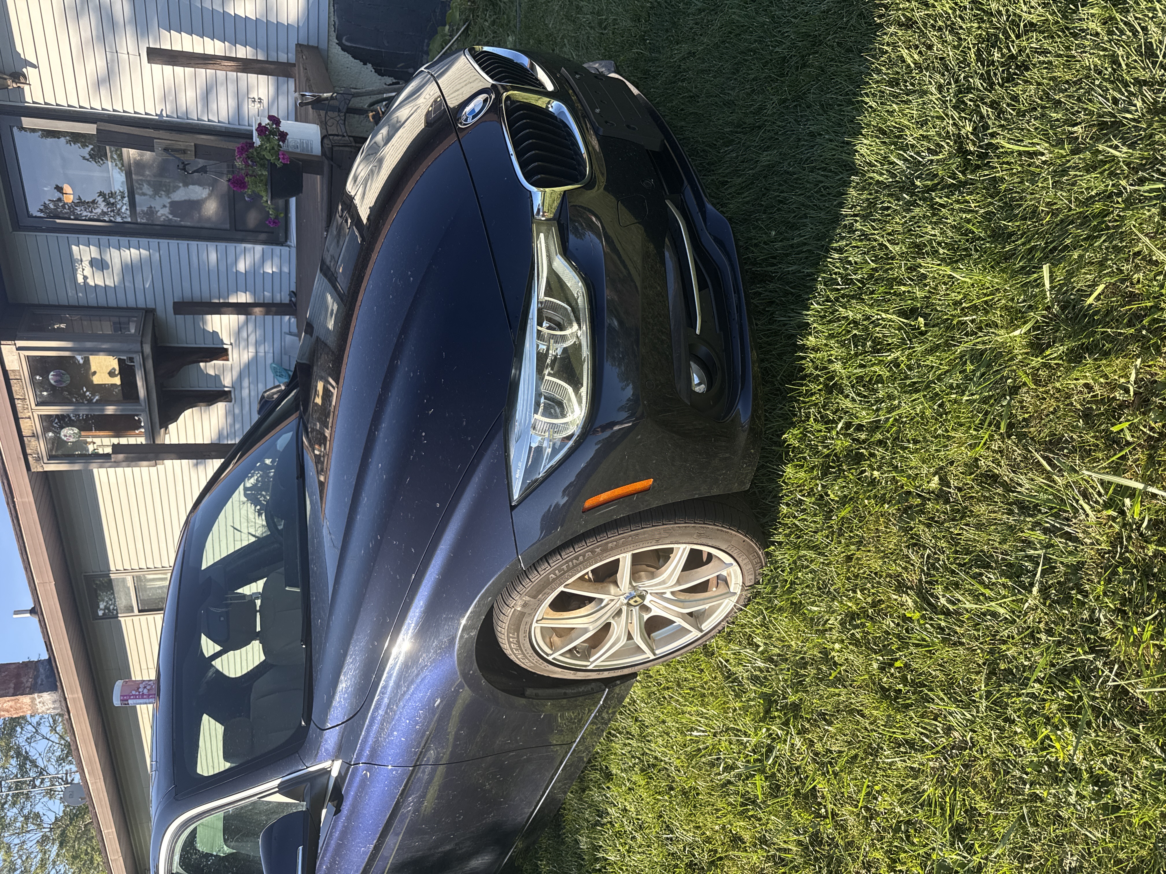 Used 2017 BMW 330i xDrive Sedan AWD/4WD image 5