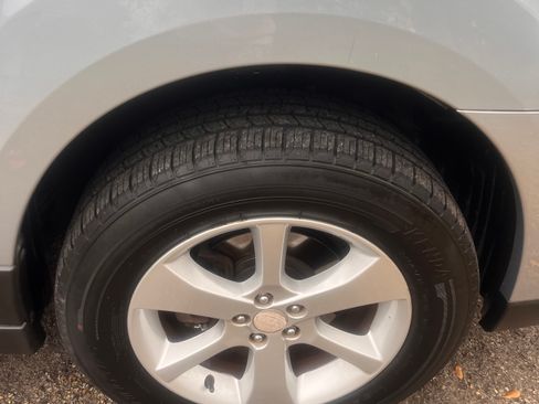 Used 2014 Subaru Outback 2.5i Premium image 16