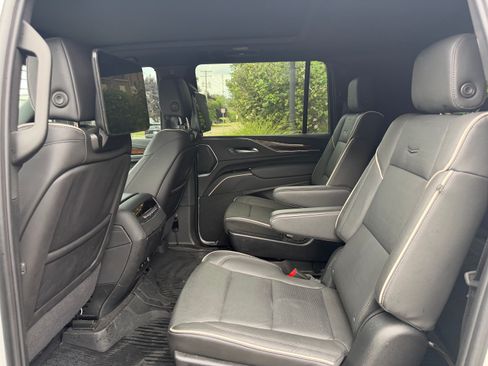 Used 2024 Cadillac Escalade ESV Premium Luxury AWD/4WD image 17