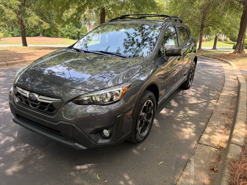 Used 2022 Subaru Crosstrek 2.0i Premium w/ Popular Package #2 AWD/4WD image 2