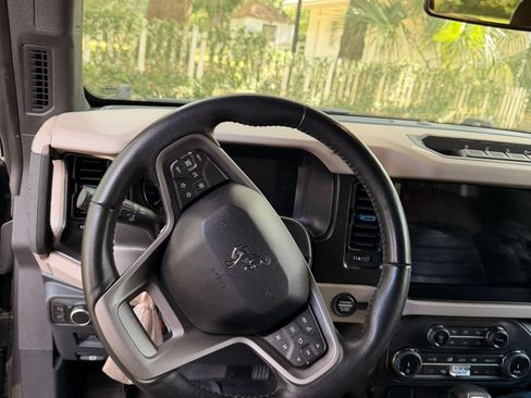 Used 2022 Ford Bronco Wildtrak image 14